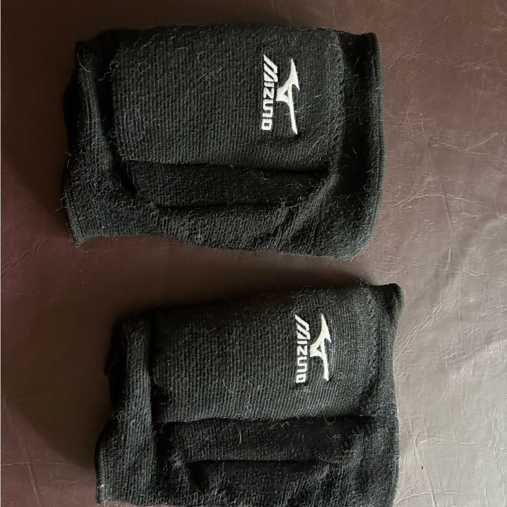 💥 Buy 2 get 1 Free 💥 Mizuno Black Kneepads